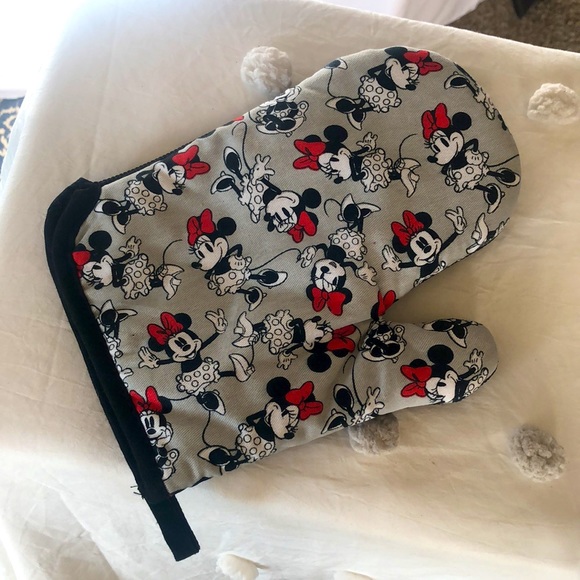 DISNEY MINNIE MOUSE oven mitts and pot holders. - Picture 5 of 6